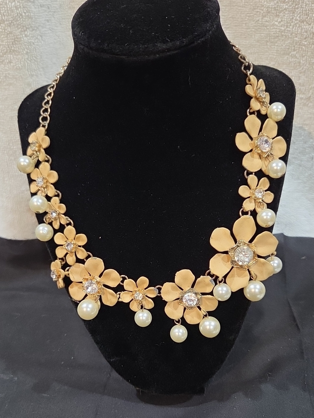 FLORAL STATEMENT NECKLACE